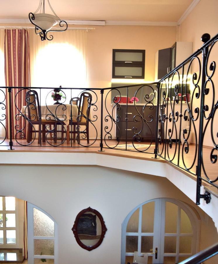 Valiapart Oradea Buitenkant foto