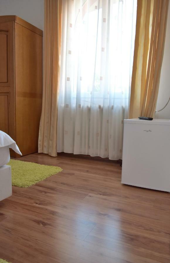 Valiapart Oradea Buitenkant foto